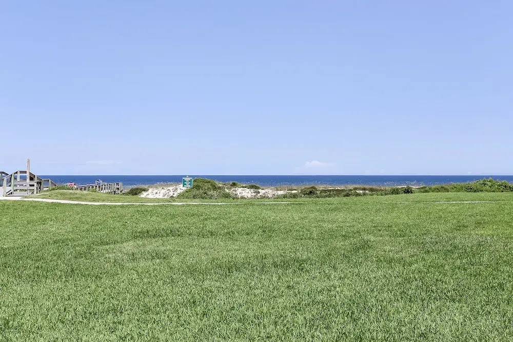 Sailmaker 203 Lovely 2BR Oceanfront Patio Pool