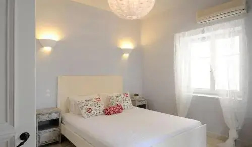 Elina House