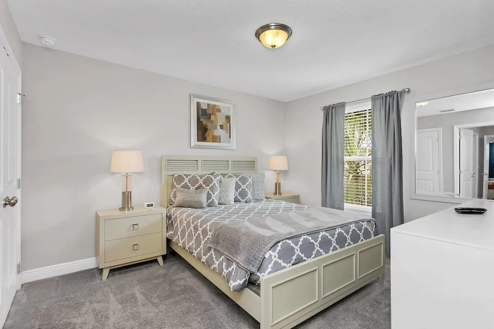 Posh and Roomy Home With Spa Near Disneyworld, CDC Standards #6st345