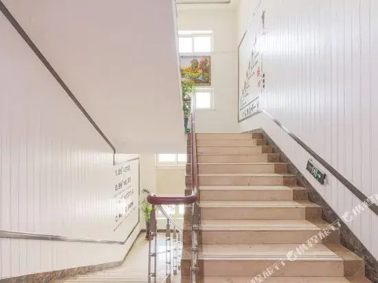 Home Inn Huayi Collection Hotel (724 Factory)