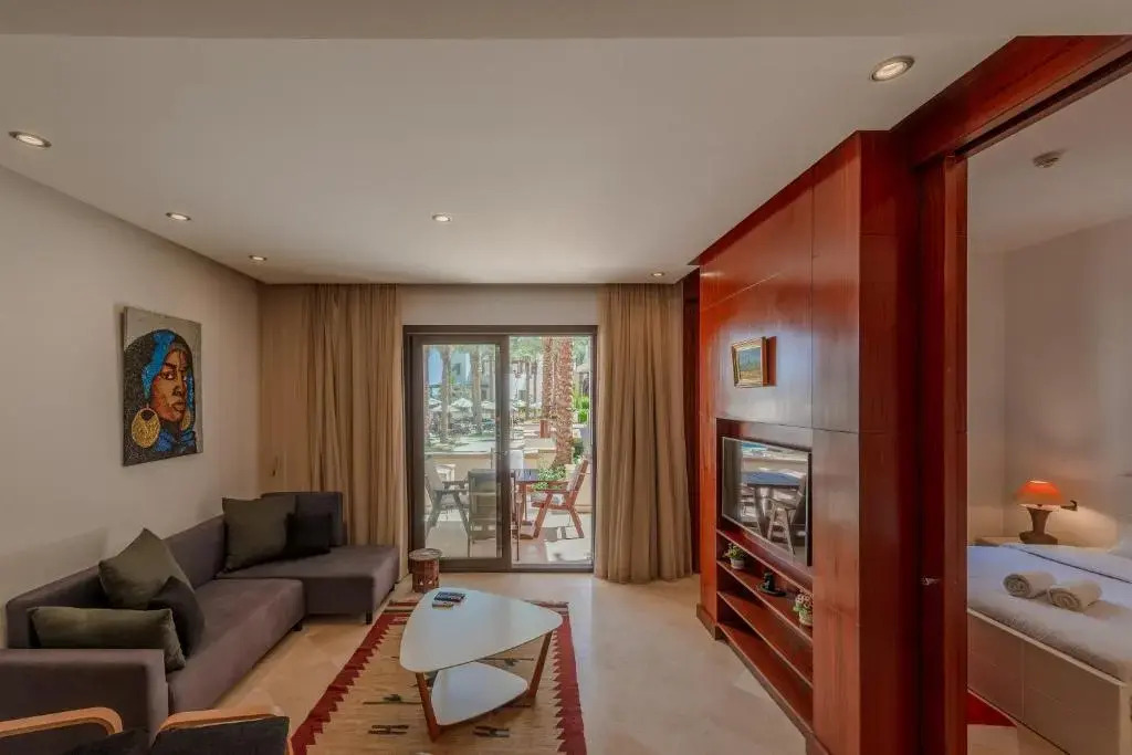 Classy 1-Bedroom Apartment in Ancient Sands with Pool View