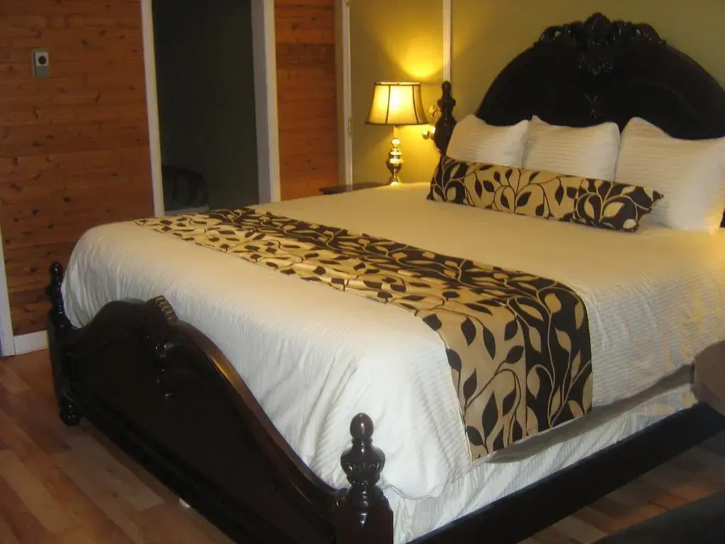 Parkway Motel & European Lodges