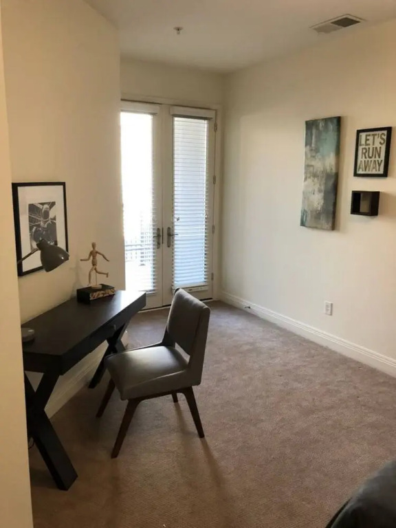 Sophisticated One Bedroom Near Downtown