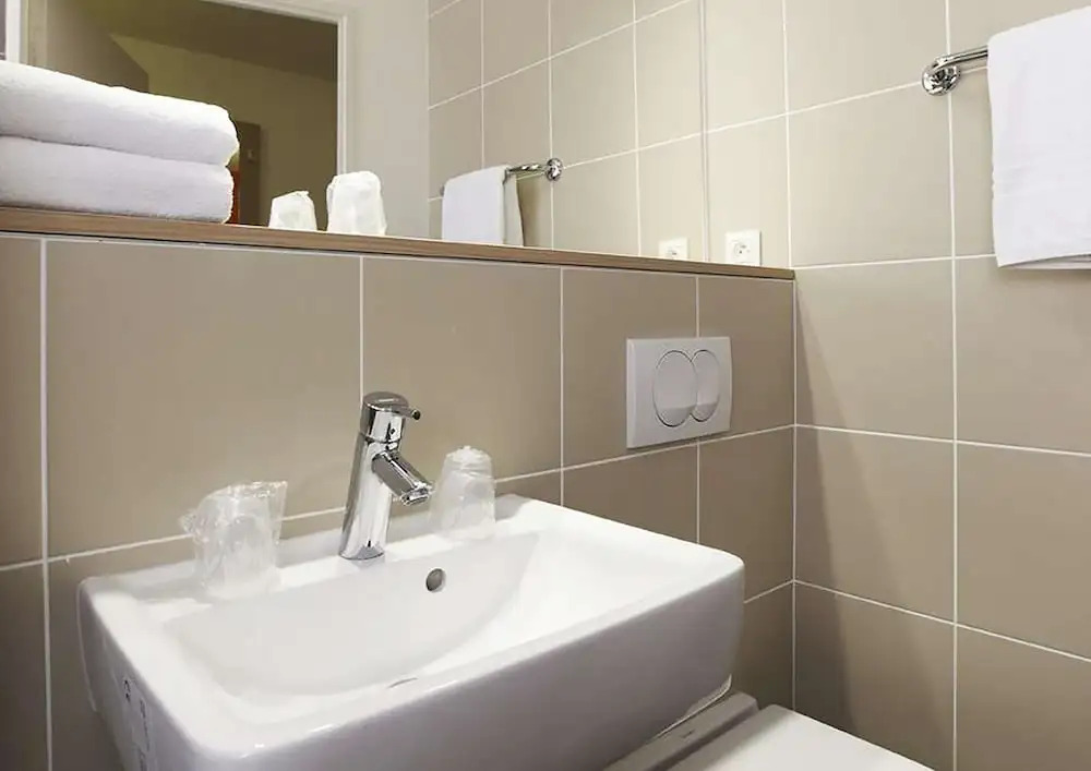 B&B Lyon Est Aeroport St Quentin Fallavie