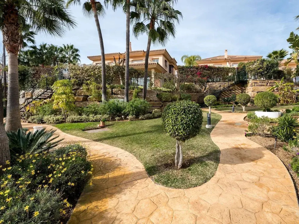 Peaceful Holiday Home in Sitio de Calahonda With Garden