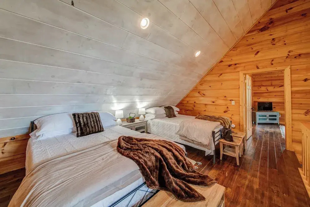 Gorgeous & Secluded 3 BDR Cabin in Mineral Bluff!