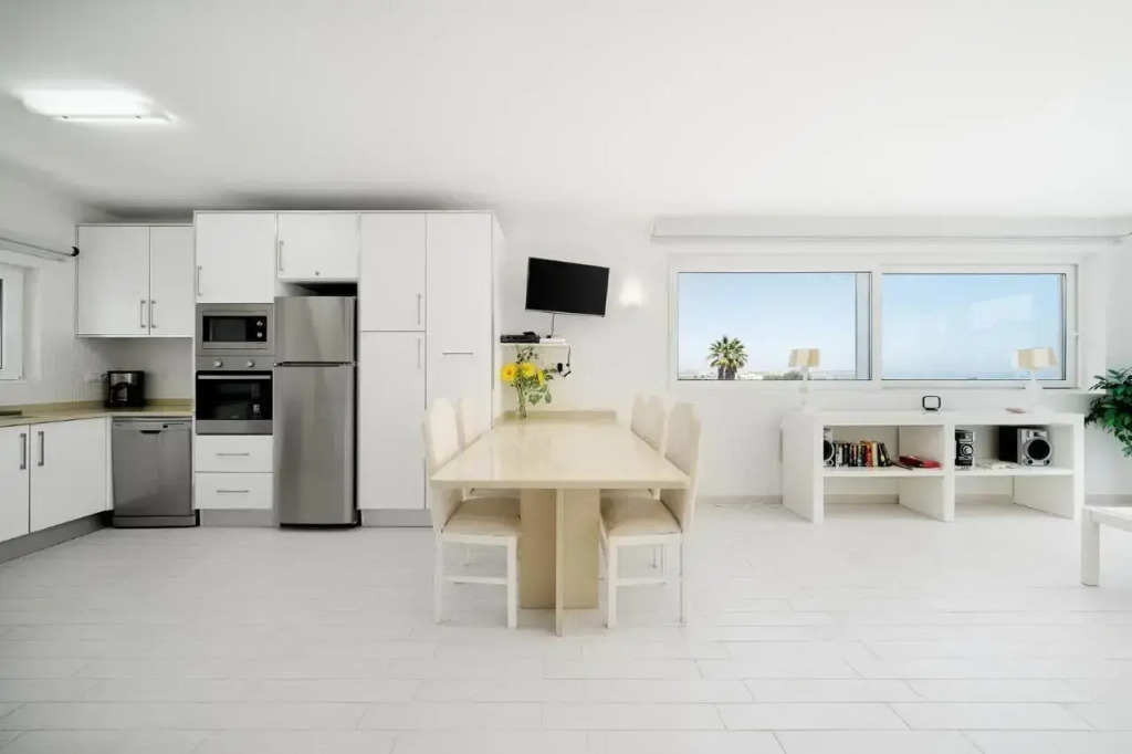 Beach Condo - Meia Praia - 3 Min Walk to Beach