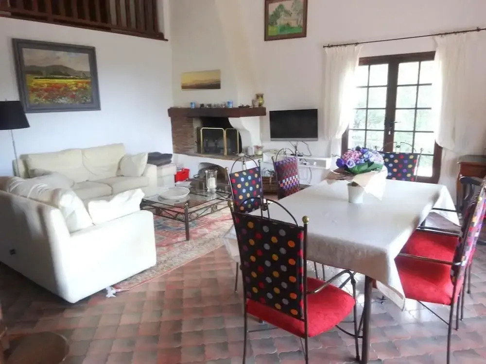 Eaux Vives - Belle Villa De Vacances Dans Un Domaine Privée Du Haut Var