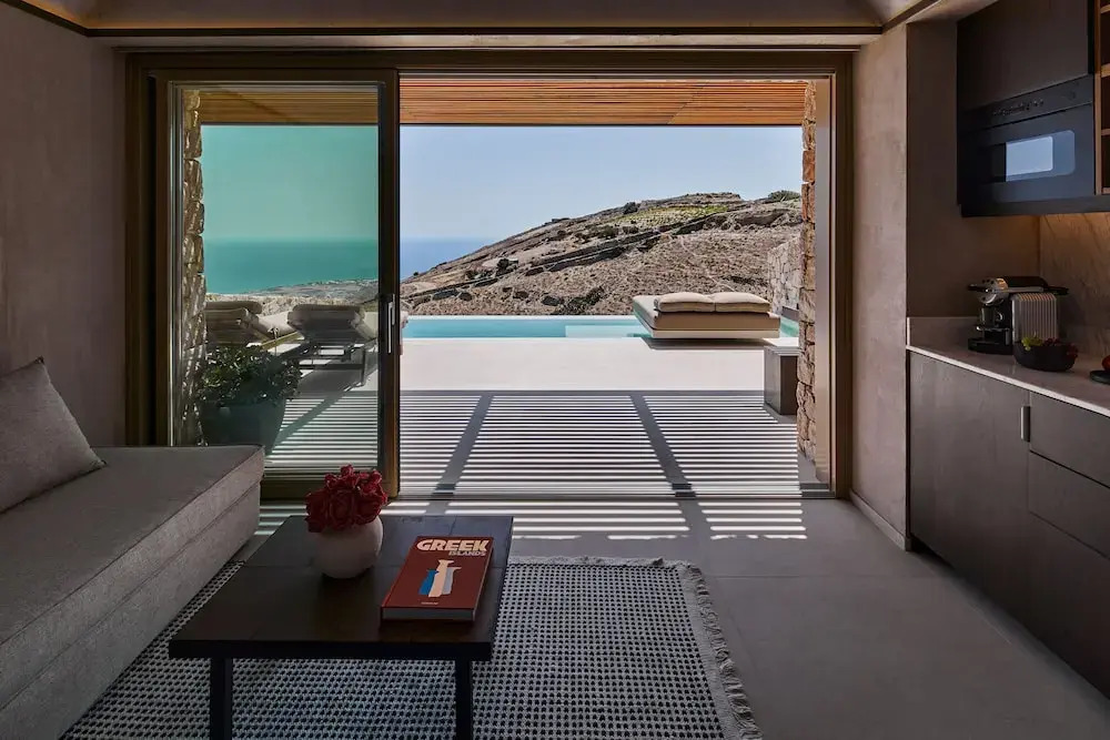 Santorini Sky, The Retreat
