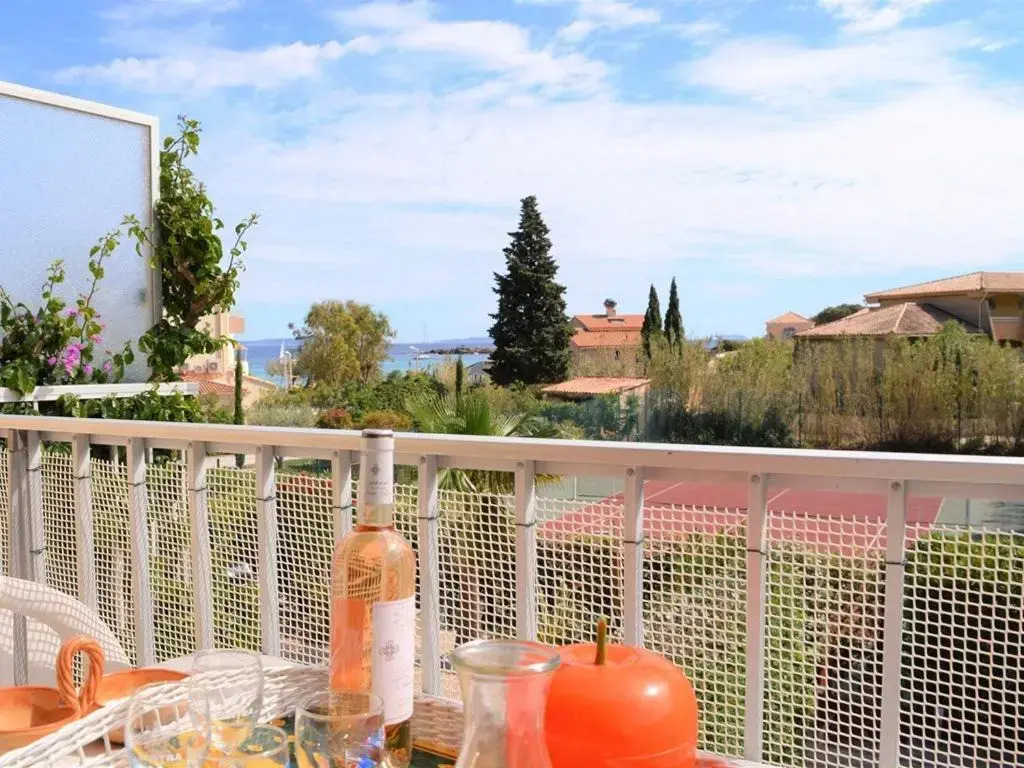 Appartement Le Lavandou, 2 pièces, 4 personnes - FR-1-251-205