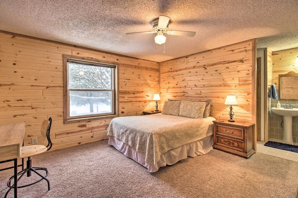 Cozy Crosby Cabin Near Serpent Lake + Main St