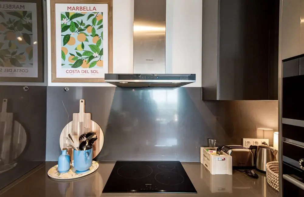 OV2 1B - Bright and Modern 3 Bedroom Apartment