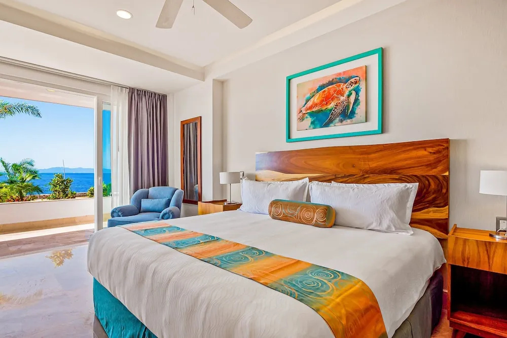 Luxurious 1st-floor Condo With Pool, Oceanfront Balcony & Water View