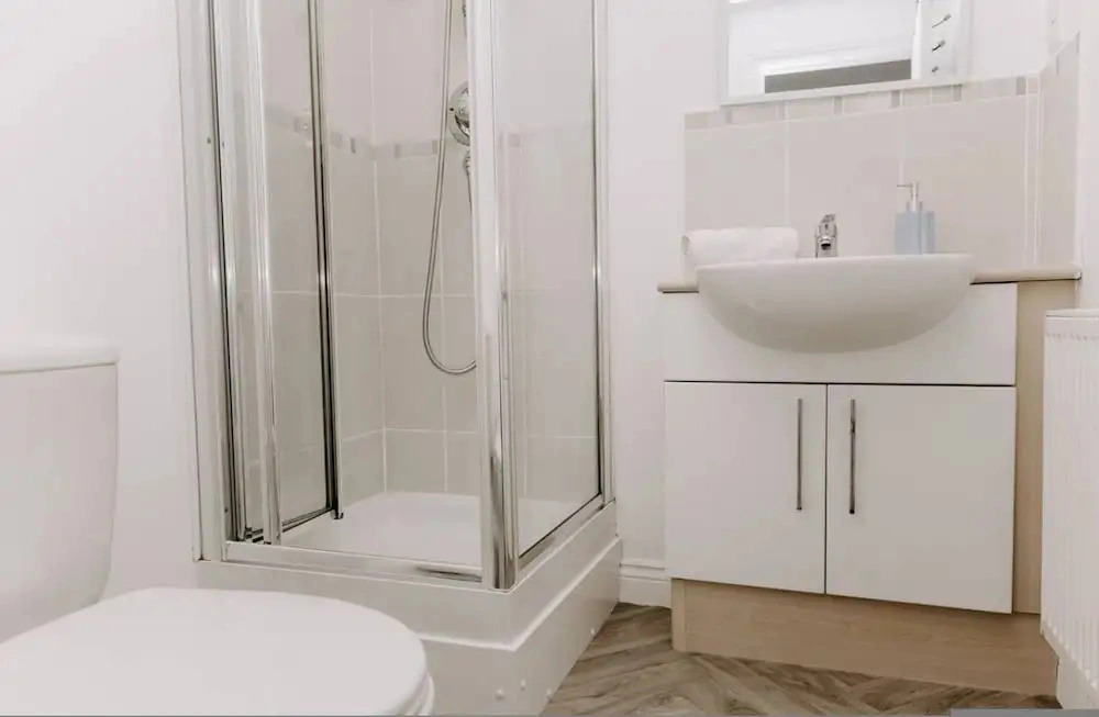 Hardwick Haven Modern 3BR Townhouse Retreat With Free Parking