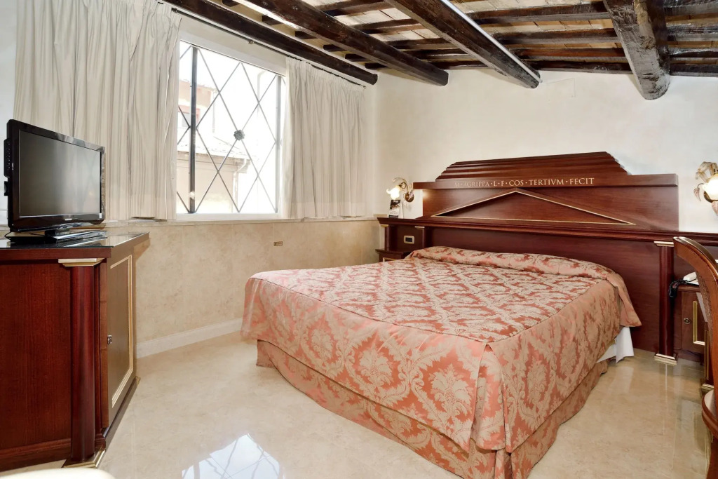 Pantheon Inn