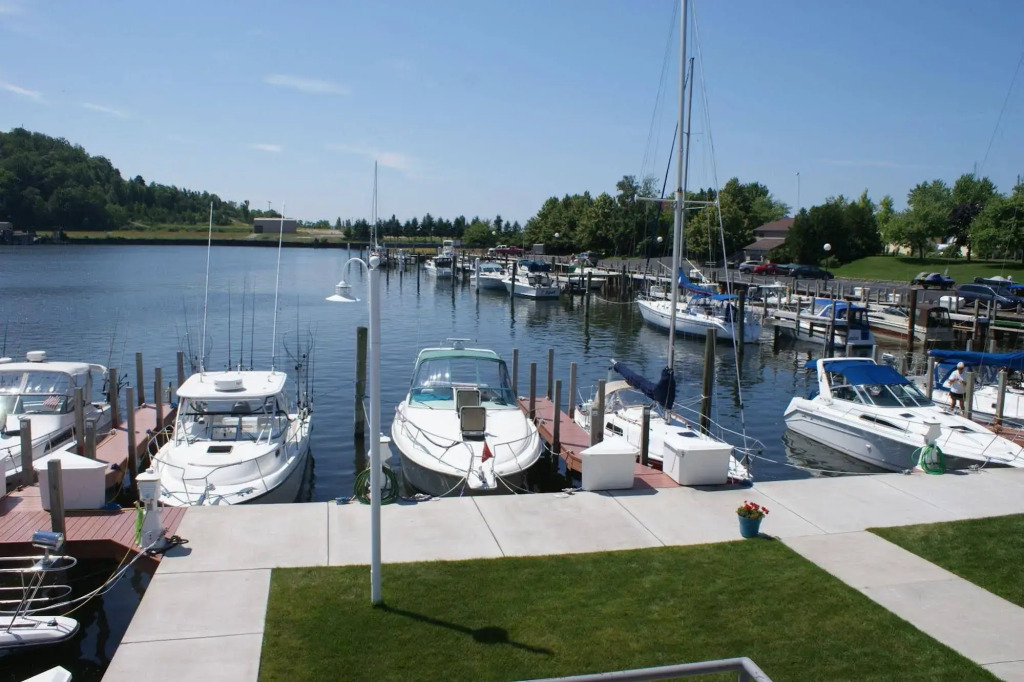Harbor Lights Resort