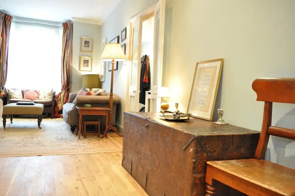 4 Bedroom Home In Battersea