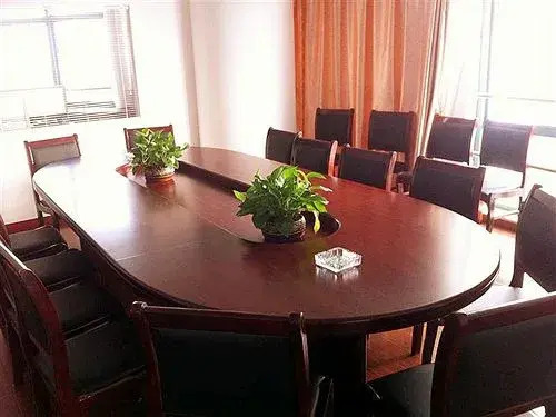Greentree Inn Shanghai Longwu Road Express Hotel