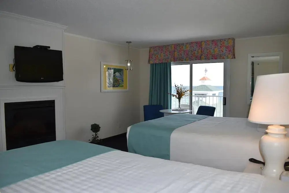 Breakers Resort - Lakeside