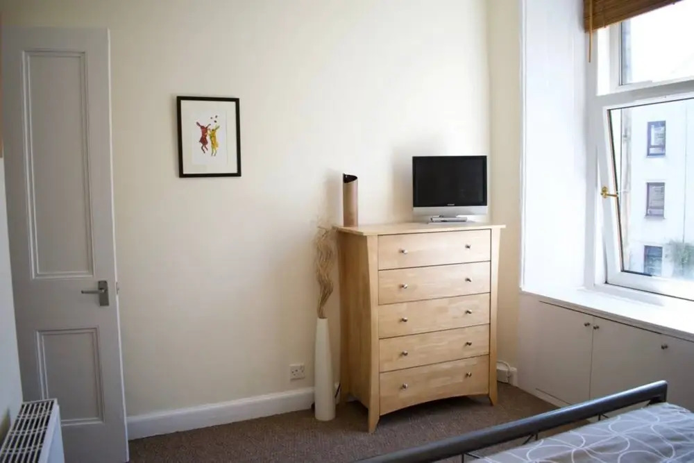 Fantastic 2 Bedroom Holyrood Apartment