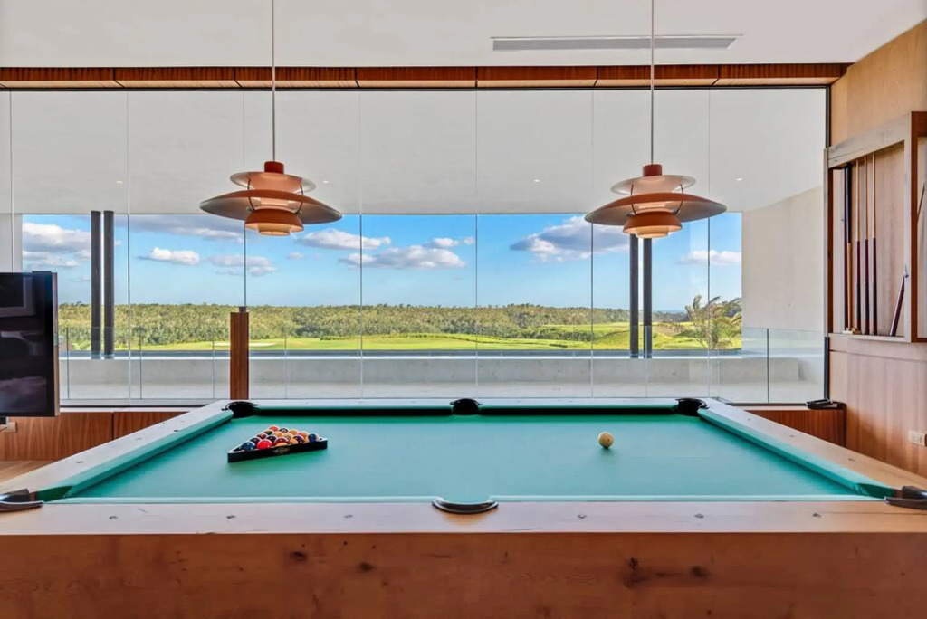 Modern 7BR Villa w Stunning Views of Golf Course
