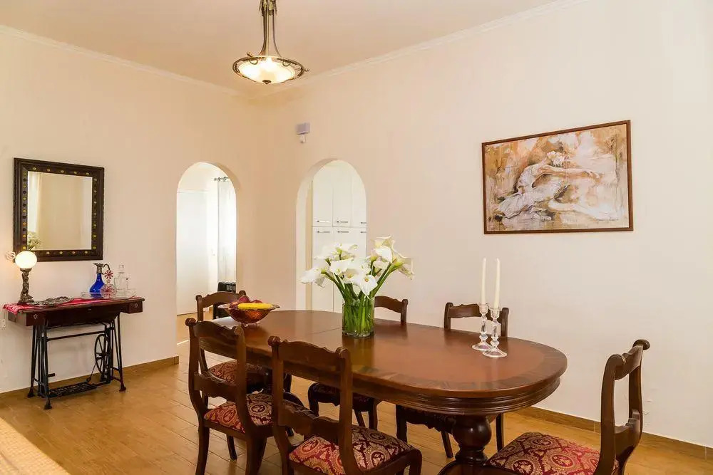 Onar Mansion