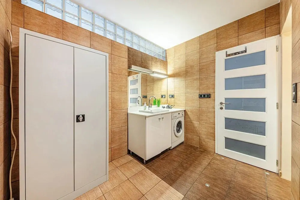 La Dolce Vita –Massage Shower Stay W/ Ac + Balcony