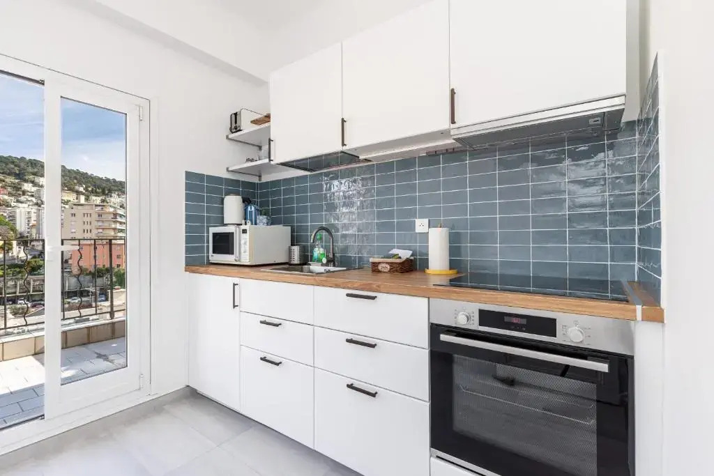 Extraordinary View on Port and Castle Hill - 1 Bdr & Parking