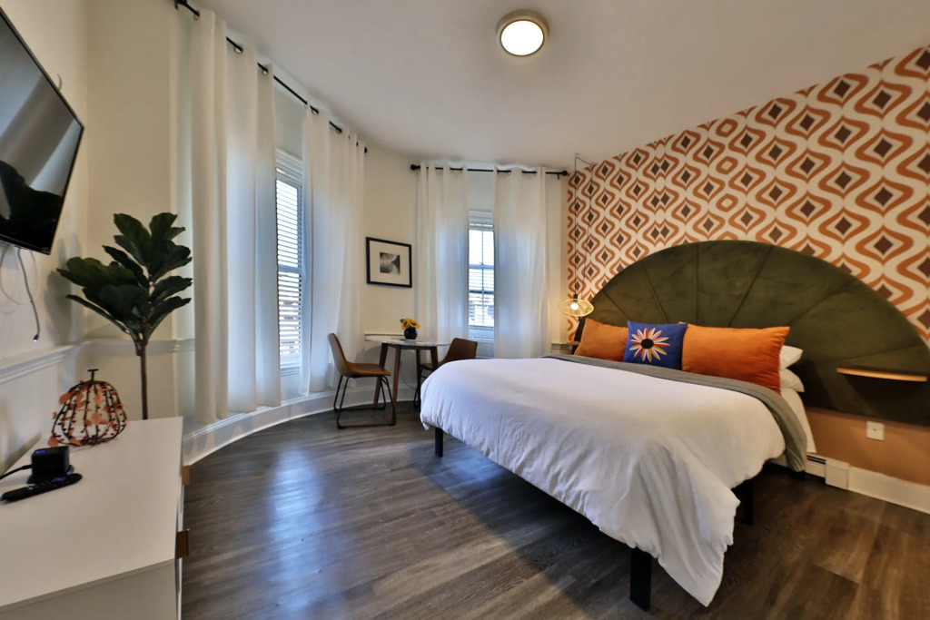 Large, Modern Studio!