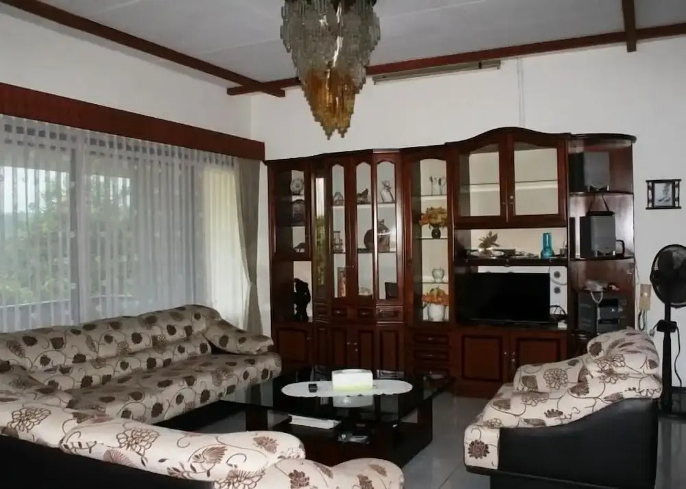 De Dago Pakar Villa by HouseinBandung