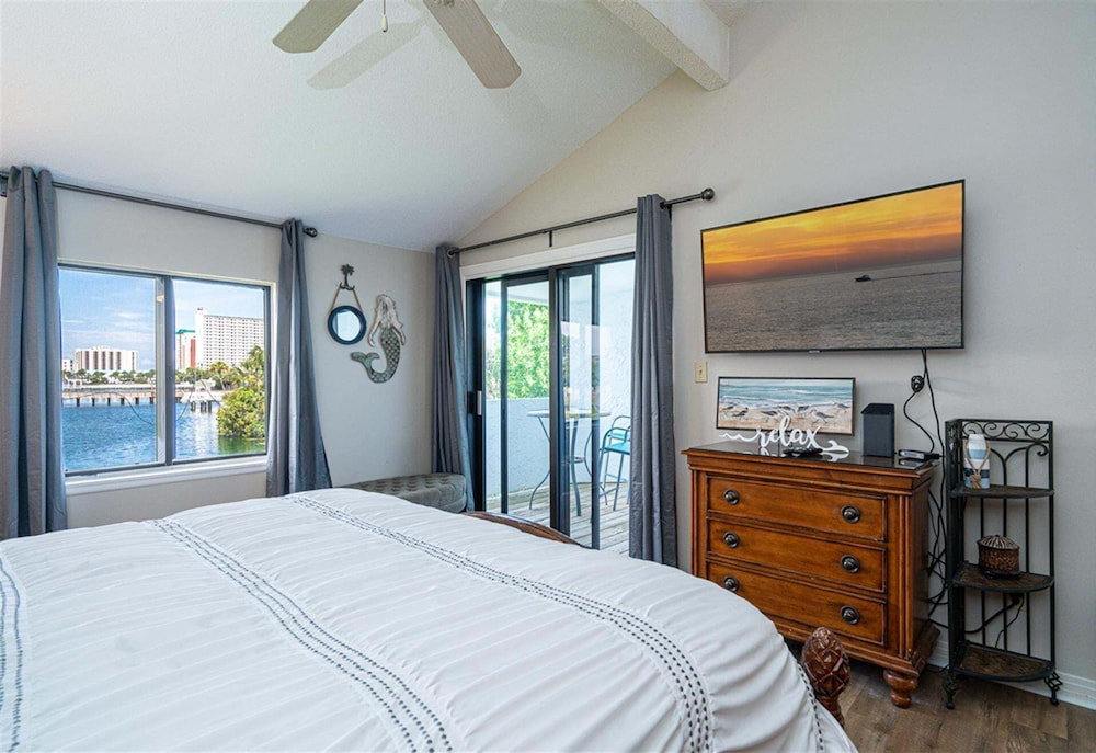 Shoreline Towers T/h 08 2 Bedroom Condo