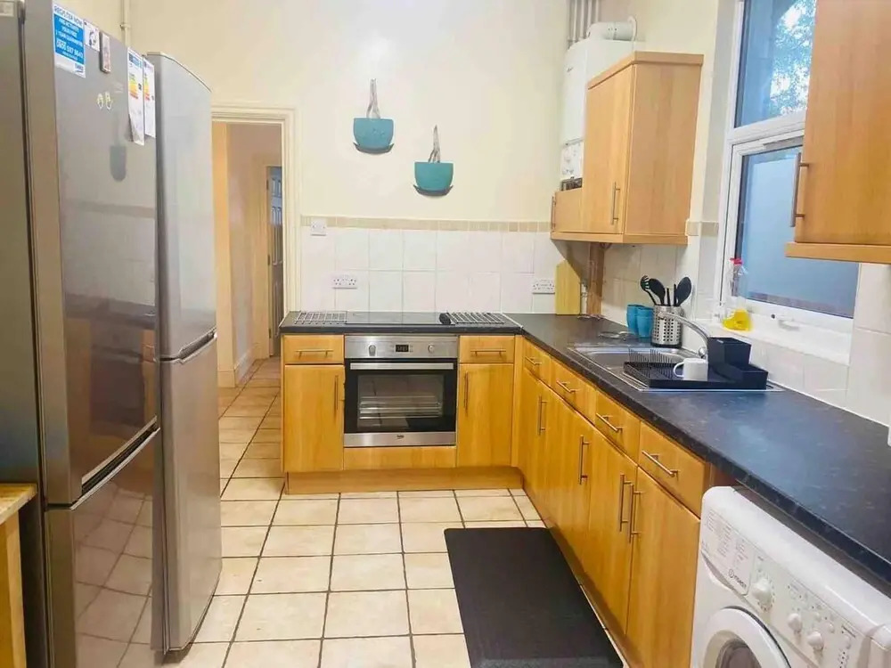 Immaculate 6-bed House in Coventry