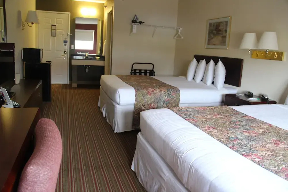 Lake House Hotel