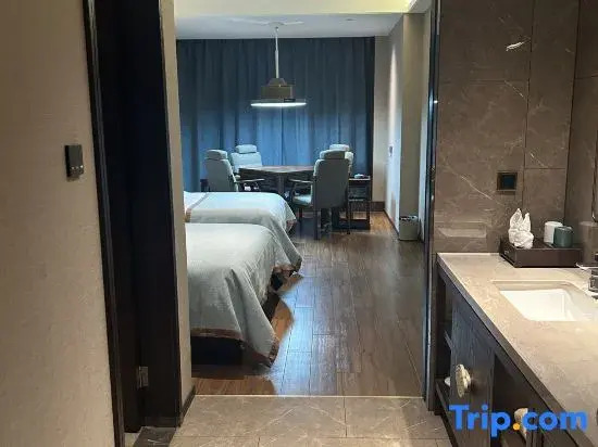 TILL BRIGHT Hotel (Changsha South High-speed Railway Station Yuhua Government Subway Station)