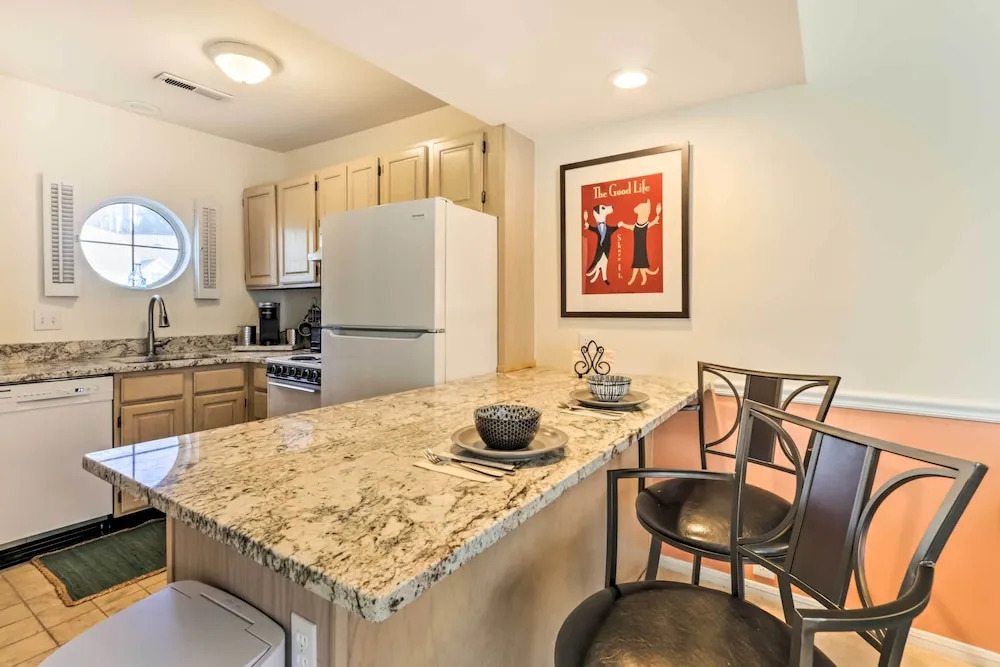 Lovely Norwich Villa, On Golf Course w/ Amenities