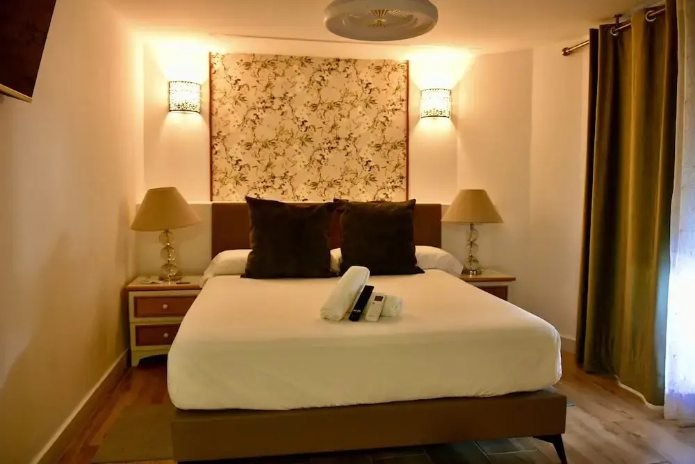 Hostal GARDEN ROUS