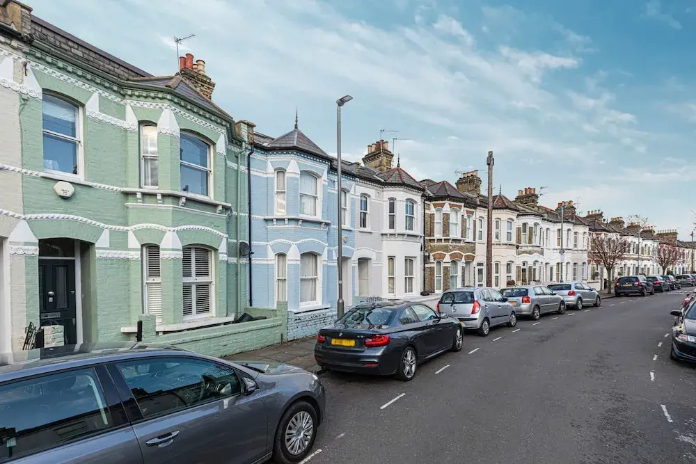 Family 2BR House w/ Nursery and Back Garden in Battersea
