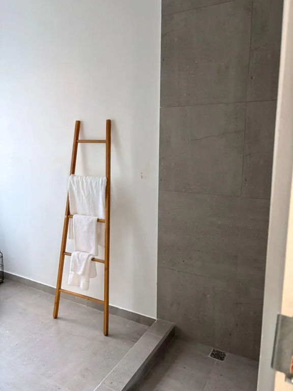 One Bedroom Modern Apartment in Fomona - 2386