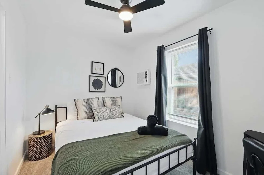Modern 2BR Unit 3 With Hot Tub
