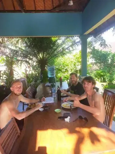 Bali Bungalow Medewisurf-homestay