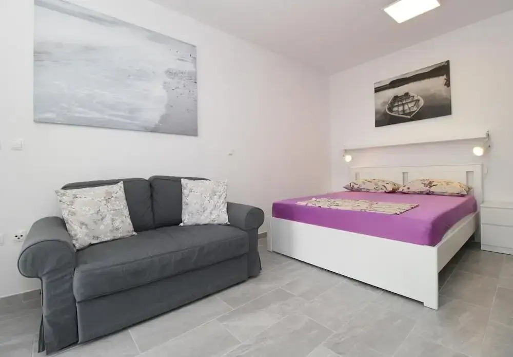 UGA - Perfect Location - SA6 Grgur