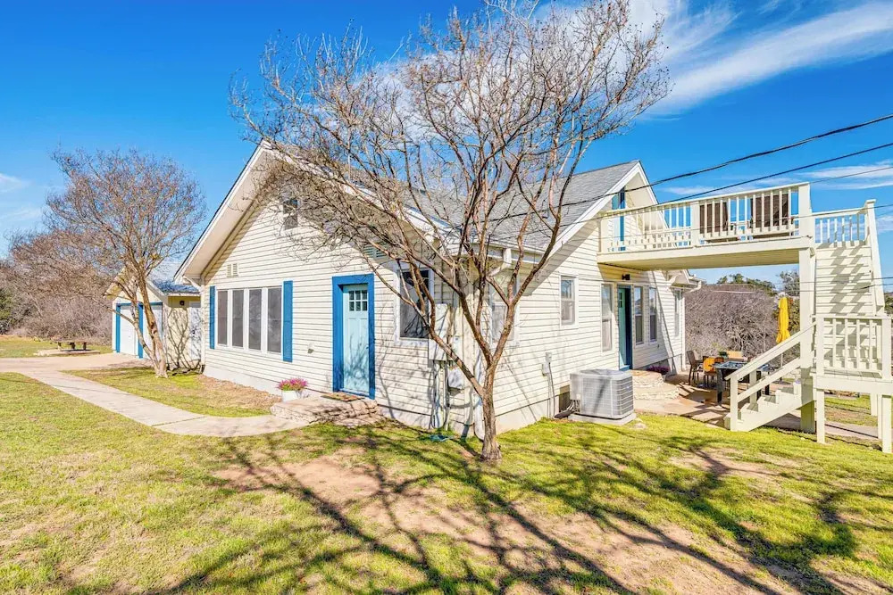 Hill Country Retreat w/ Lake View, Deck & Balcony