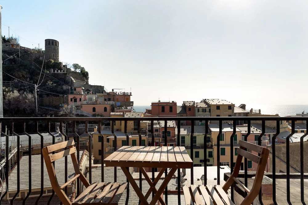 The Vernazza Main Plaza - Rooms & Suites