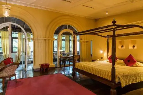Old Harbour Hotel