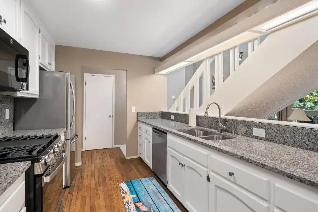 358 Stimson Avenue 2 Bedroom Condo by Redawning