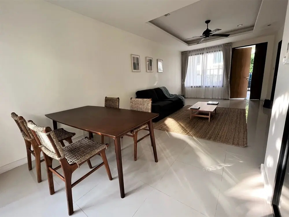 Laguna Park Townhouse by Villacarte