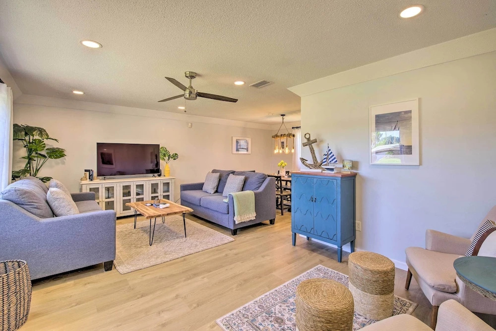 Quiet Satellite Beach Home w/ Lanai, Walk to Beach