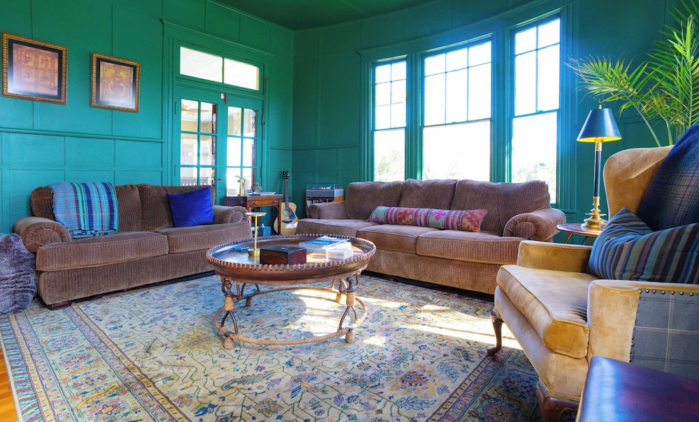 1906 Haus Stay for 13 With Pool-hot Tub
