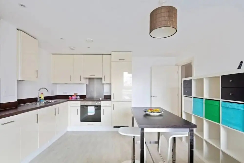 Sleek & Spacious 4 Sleeper, 5 Mins to Moorgate