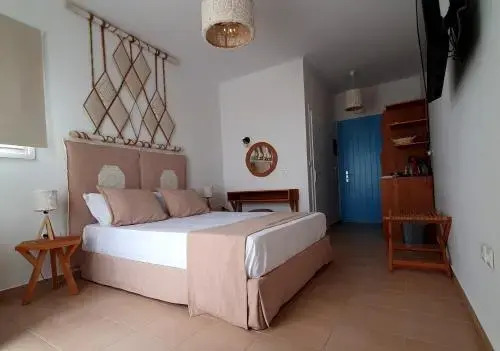 Sarakiniko Rooms